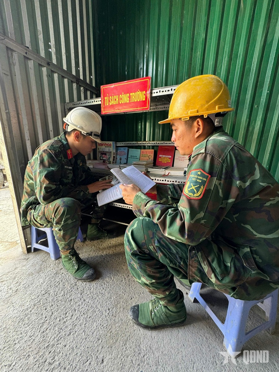 Hiệu quả từ mô hình “Tủ sách công trường”